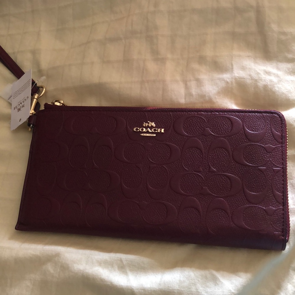 Coach wristlet 🆕 Burgundy - Picture 2 of 8